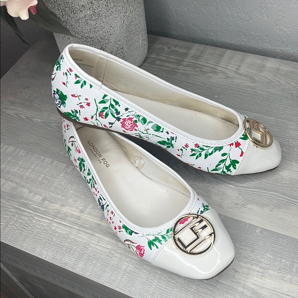 London Fog Women's Floral White Flats